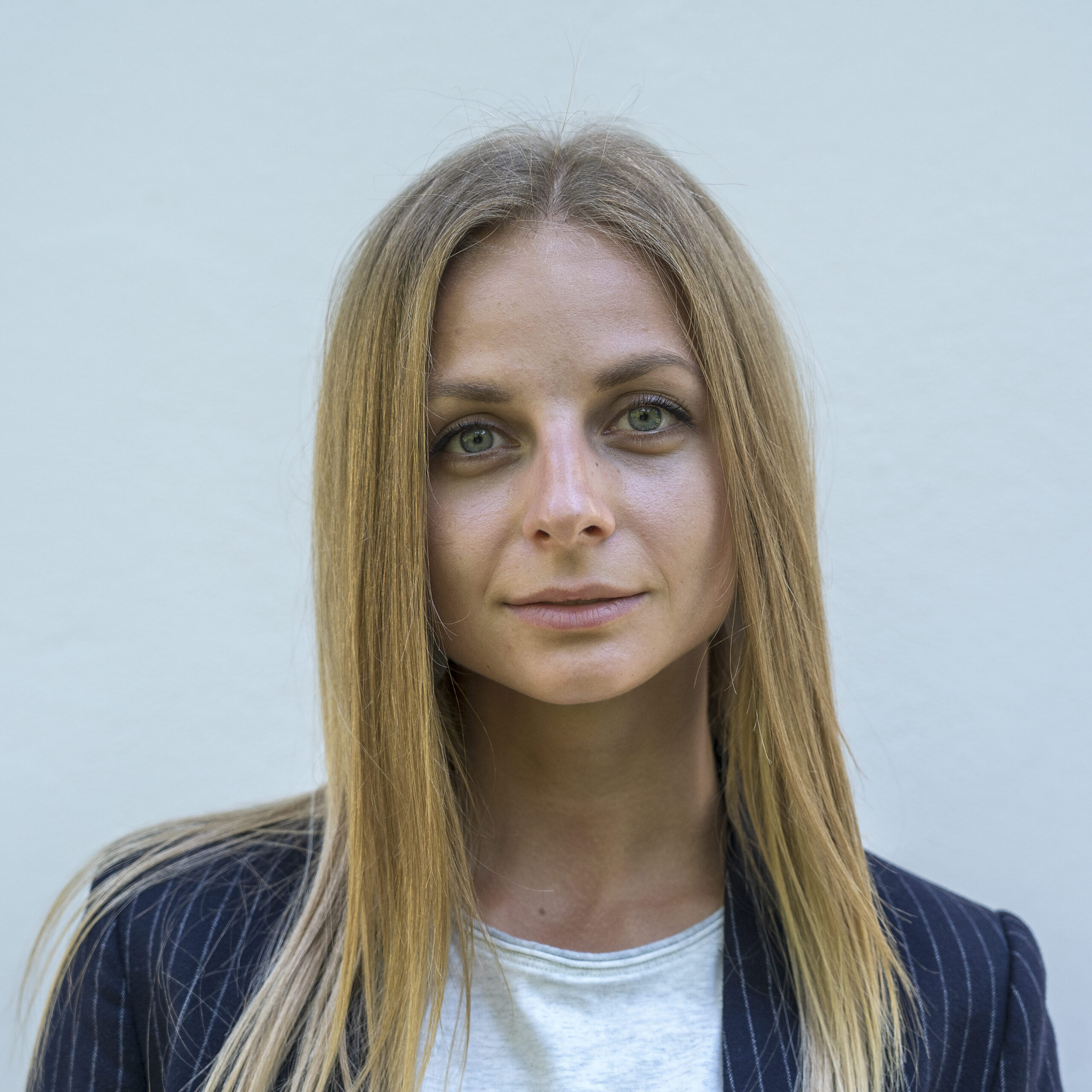 beautiful-caucasian-blonde-girl-business-suit-portrait-young-business-woman-closeup (1)
